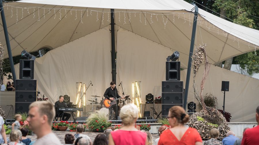 Justinas Stanislovaitis & Band 4