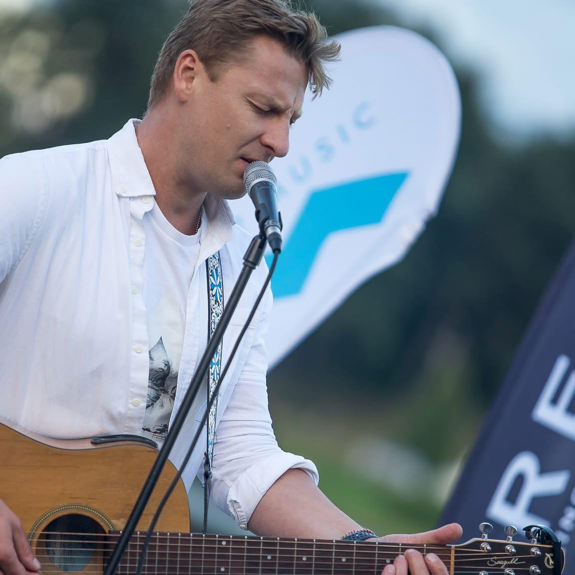 Justinas Lapatinskas Live Show gallery photo