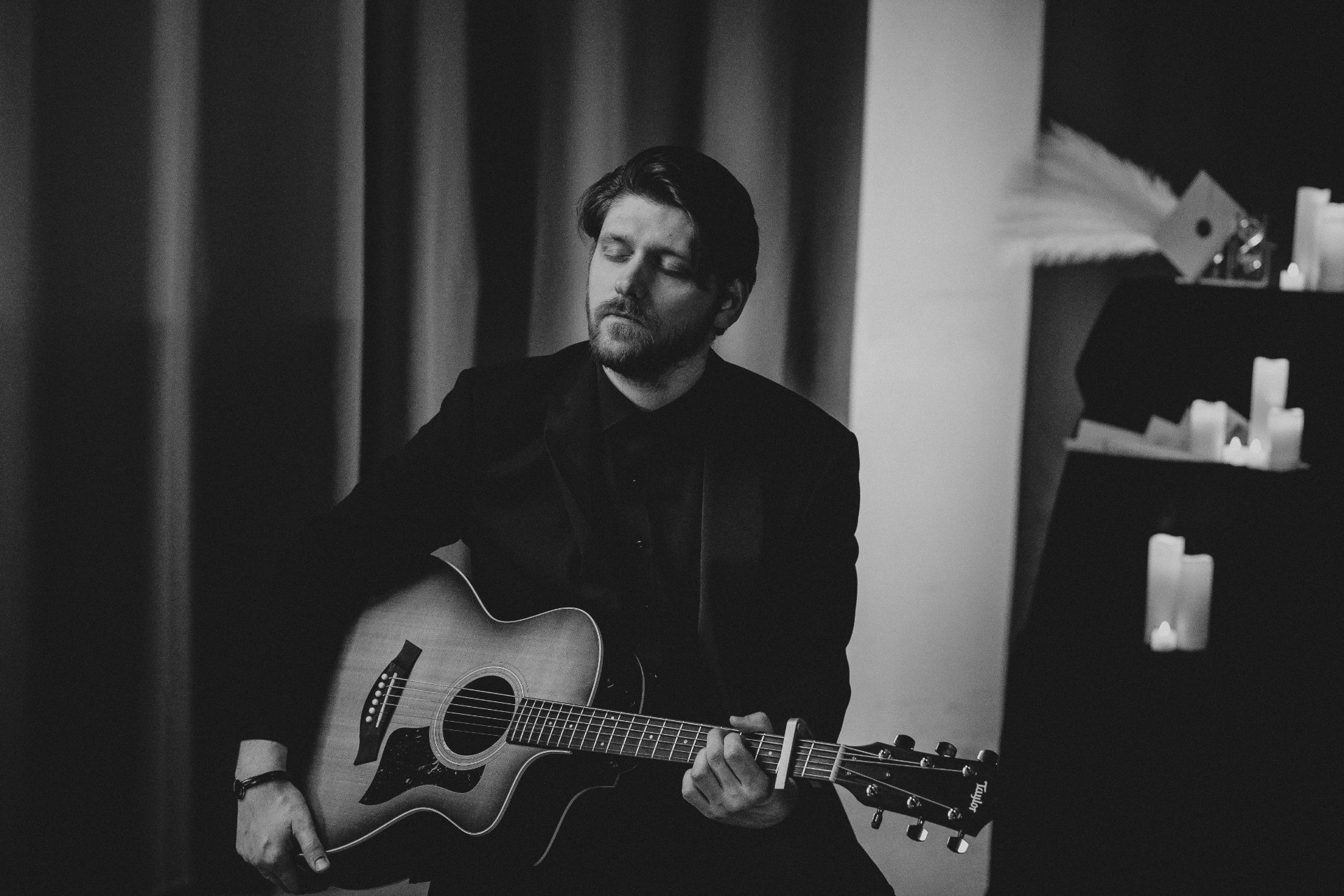 Between Silence and Light galerijos nuotrauka